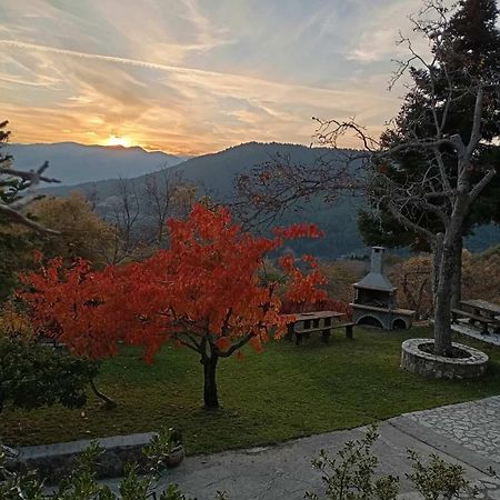 Ξενώνας Το Πατρικό Kariá Exterior foto