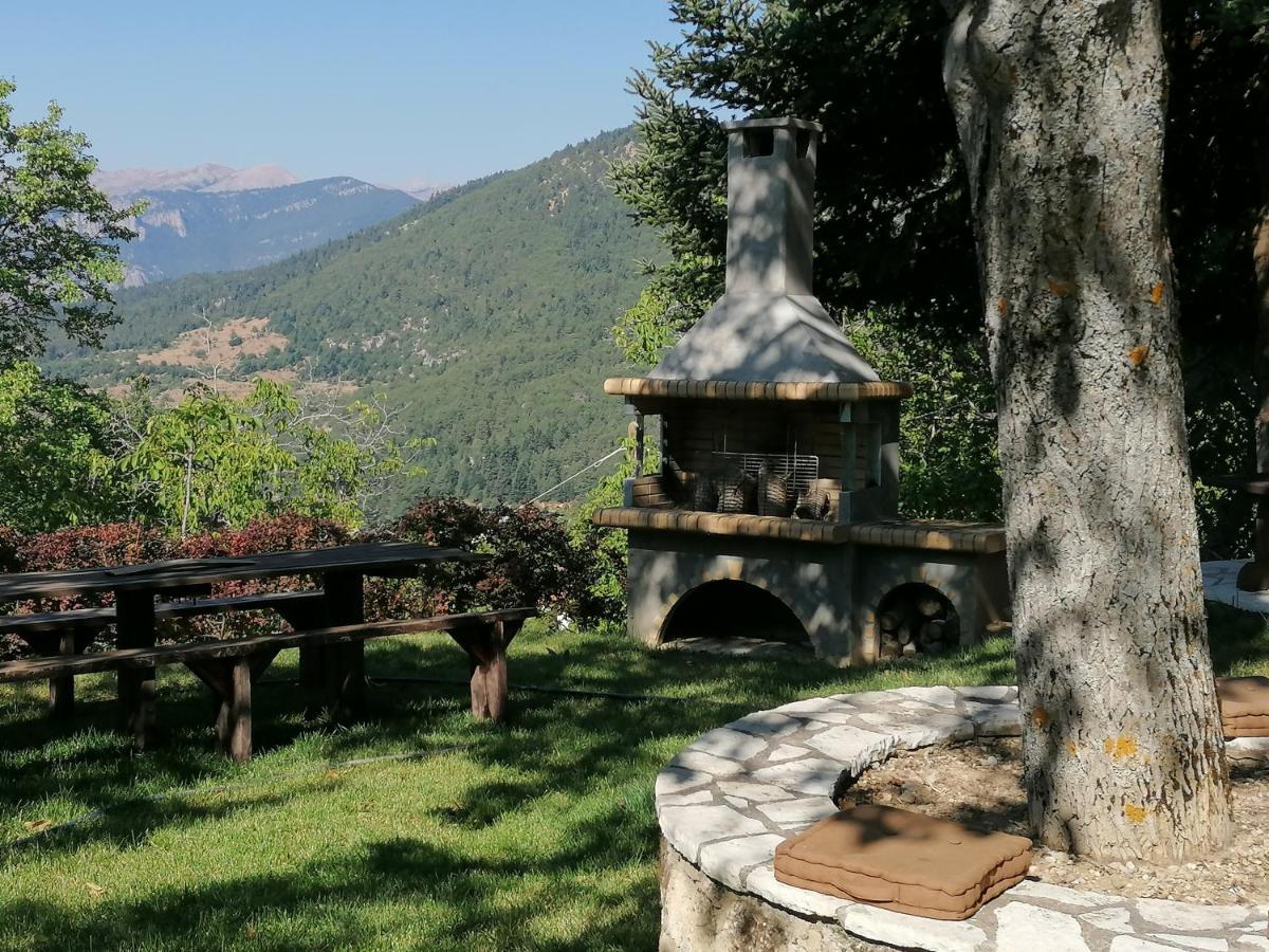 Ξενώνας Το Πατρικό Kariá Exterior foto