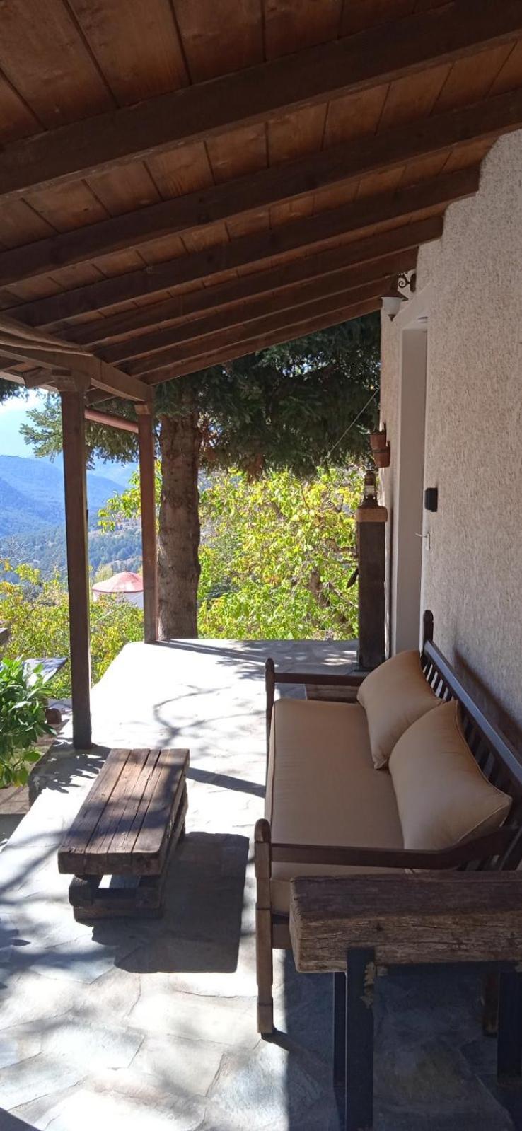 Ξενώνας Το Πατρικό Kariá Exterior foto